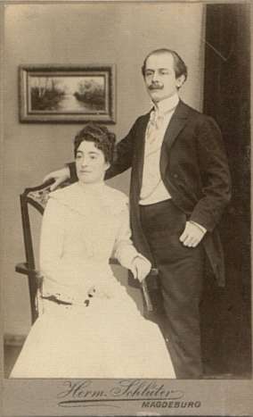 Adolf mit seiner Frau Agnes